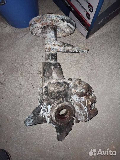 Кулак Audi s4 c4