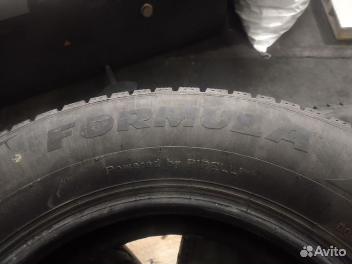 Pirelli Formula Ice 215/70 R16