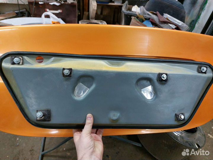 Заглушка в крышку багажника Лансер 9