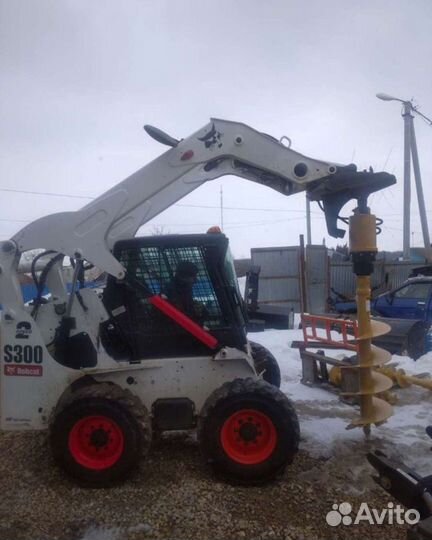 Услуги экскаватора-погрузчика bobcat S300