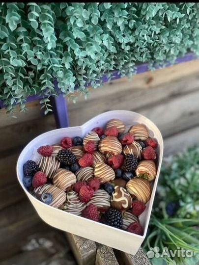 Набор сердце из клубники в шоколаде