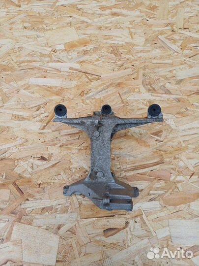 Кронштейн интеркулера Mercedes-Benz Glc C253