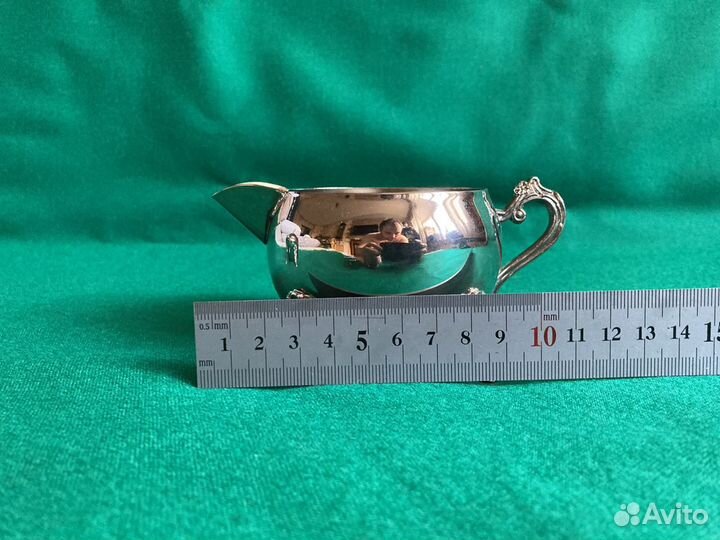 Сахарницы и сливочник