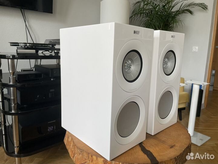 Акустические колонки KEF R3