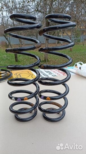 Пружины задние с Volkswagen Passat B7 универсал