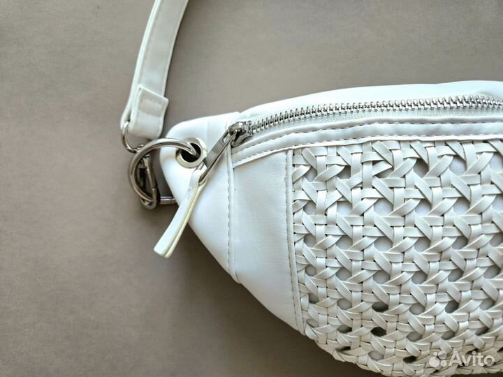 Сумка поясная женская белая ostin