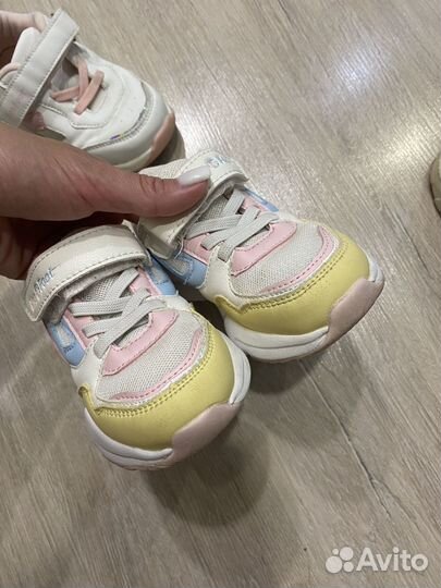 Кроссовки детские