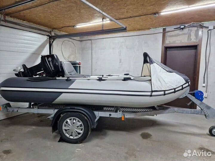 Лодка с мотором и прицепом