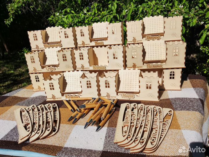 Органайзер с вечным календарем, карандашницы