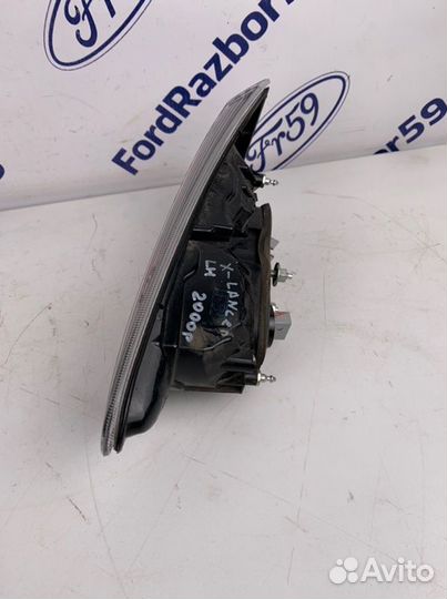 Фонарь в крышку багажника задний левый Mitsubishi