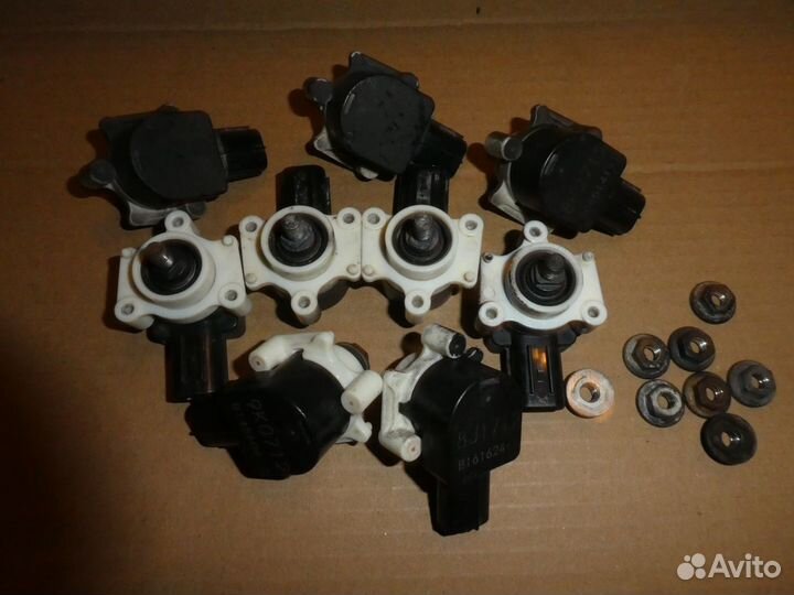 Датчик положения кузова Митсубиши Паджеро 4