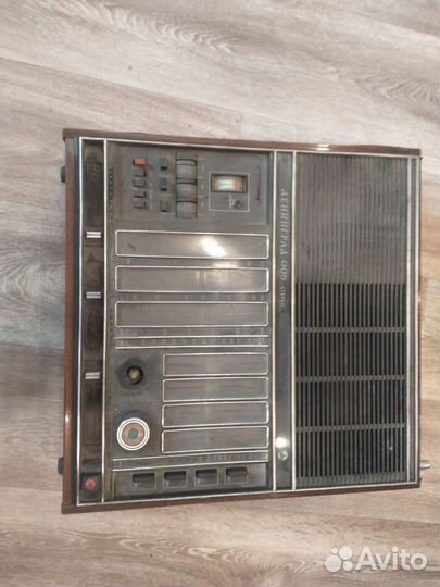 Продаю радиоприёмник Ленинград 006 Стерео