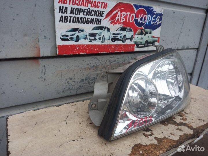 Фара передняя левая Kia Carnival 2002-2006