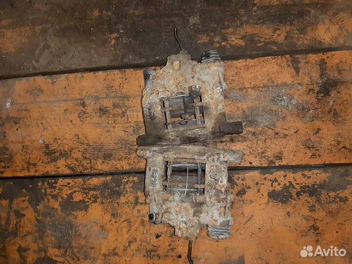 Суппорт задний правый левый Peugeot 406