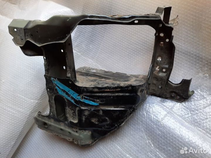 Левая часть телевизра передняя левая Toyota Land