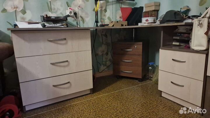 Письменный стол угловой