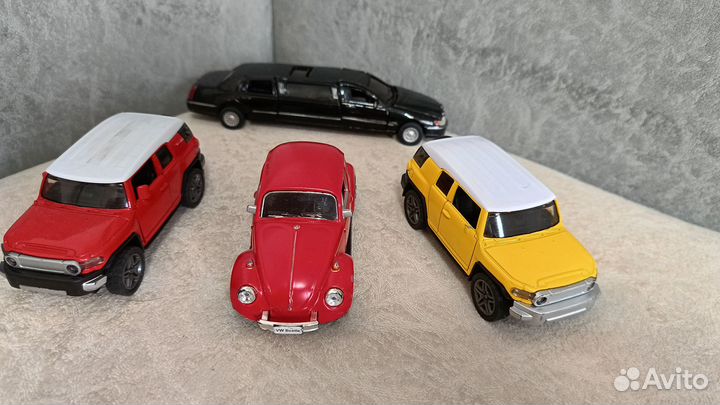 Коллекционные и игровые наборы машин пакетом