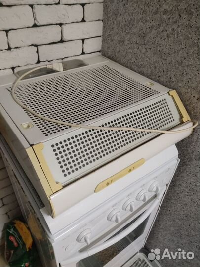 Плита газовая с вытяжкой