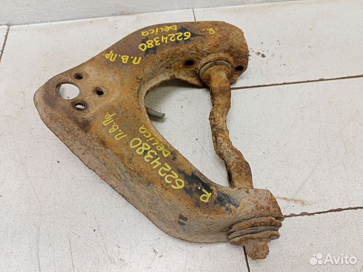 Рычаг передний правый верхний