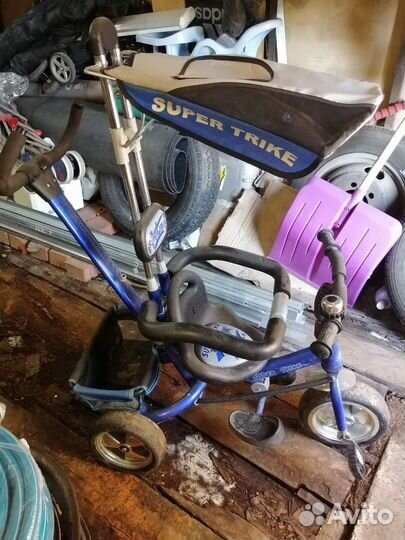 Детский трехколесный велосипед с ручкой