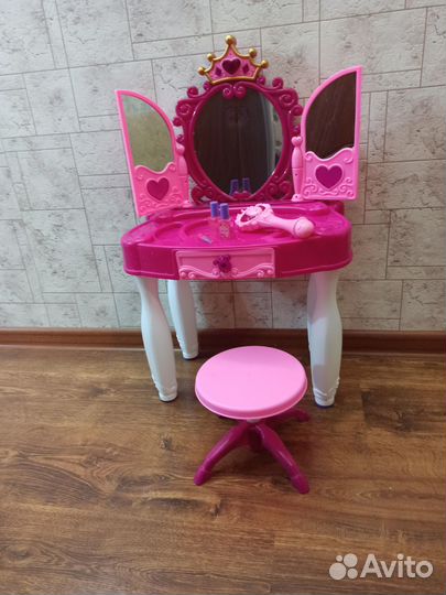 Столик с зеркалом бу