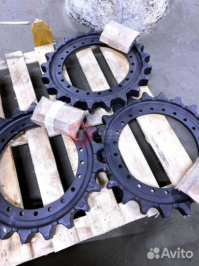 Звездочка Hitachi ZX250K-3 1032489