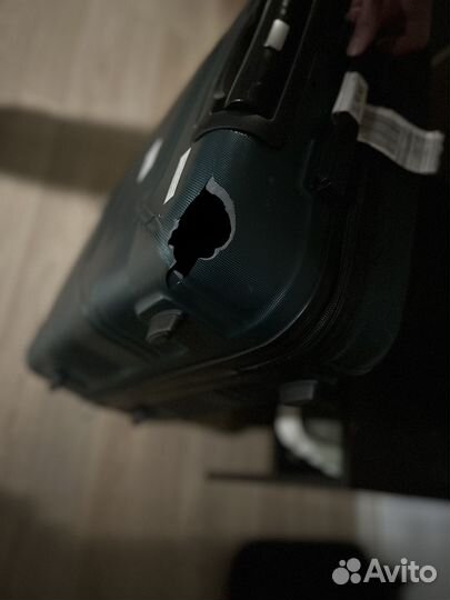 Чемодан на колесах пластиковый бу