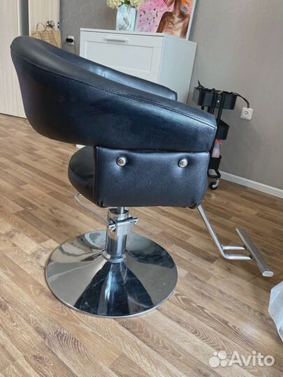 Парикмахерское кресло новое