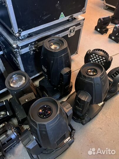 Световой прибор, веник, лазер