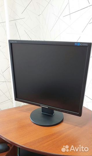 Монитор Samsung