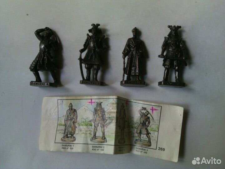 Игрушки из киндера Ландрин солдатики