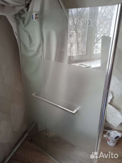 Стеклянная штора для ванны