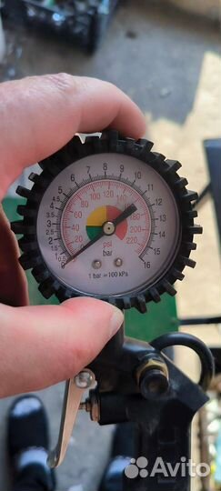 Манометр для измерения давления в шинах