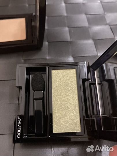 Тени laura Mercier, Shiseido