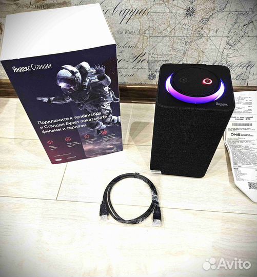 Умная колонка Яндекс Станция Black отвязана оплаче