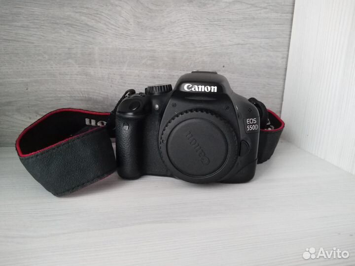 Зеркальный фотоаппарат canon 550d