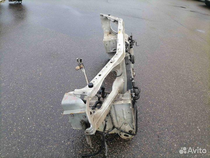 Телевизор (рамка радиатора) Nissan Maxima A32