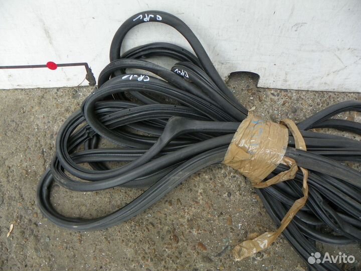 Уплотнитель двери Honda CR-V