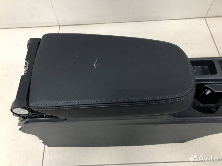 Консоль центральная Skoda Octavia A8 2019