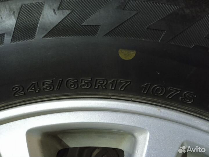 Bridgestone Blizzak DM-V2 245/65 R17 107S