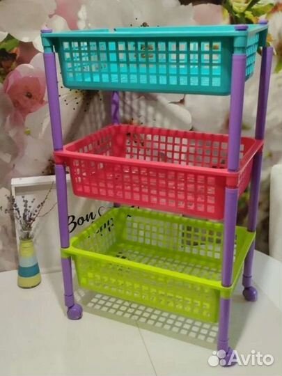 Этажерка пластиковая на колëсиках