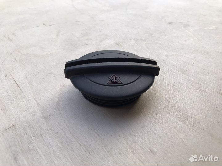 Крышка расширительного бачка 3C0121321 Octavia A7