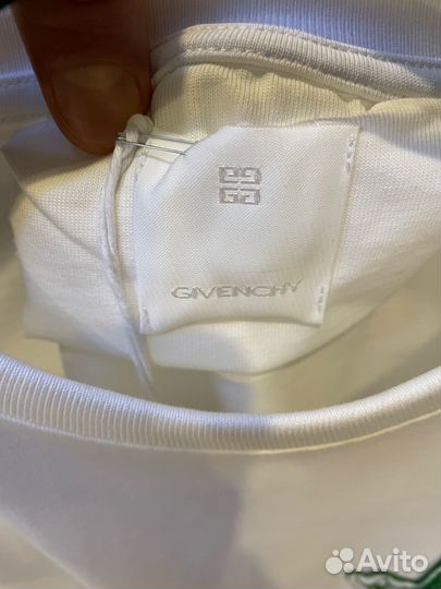 Футболка givenchy