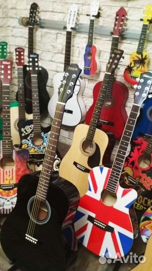 Ассортимент акустических гитар