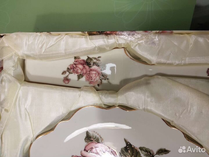 Блюдо и лопатка для торта, пирога