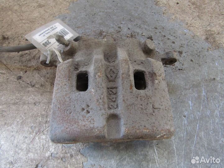 Суппорт передний Прав. Ниссан X-Trail 2003г