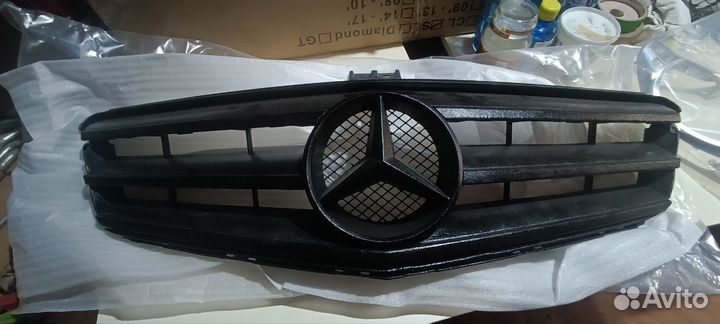 На mercedes w204 решетка