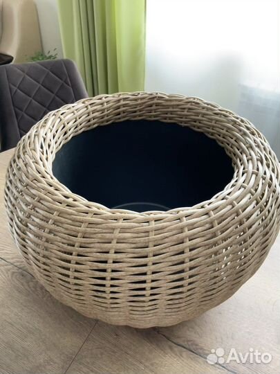 Кашпо из искусственного ротанга