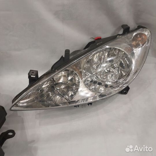 Фары Peugeot 307 Дорест.Комплект.Левый руль