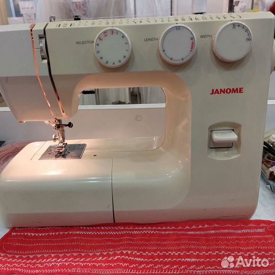 Швейная машинка janome